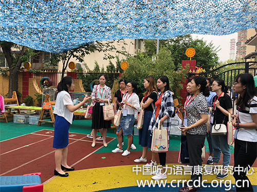 1527751669622013144.jpg 海淀区现代艺术幼儿园教学观摩副本.jpg